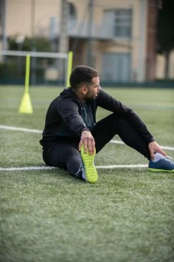 Kipsta Road & Gravel Biking T100 Light Soccer Jacket Adult