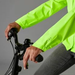 Brand new 👏 Btwin UC100, High Visibility And Waterproof City Bike Rain Jacket, 👩 Women's 😀 16 Btwin UC100, High Visibility And Waterproof City Bike Rain Jacket, Women's