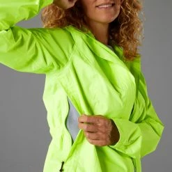 Brand new 👏 Btwin UC100, High Visibility And Waterproof City Bike Rain Jacket, 👩 Women's 😀 18 Btwin UC100, High Visibility And Waterproof City Bike Rain Jacket, Women's