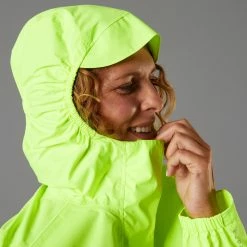 Brand new 👏 Btwin UC100, High Visibility And Waterproof City Bike Rain Jacket, 👩 Women's 😀 19 Btwin UC100, High Visibility And Waterproof City Bike Rain Jacket, Women's